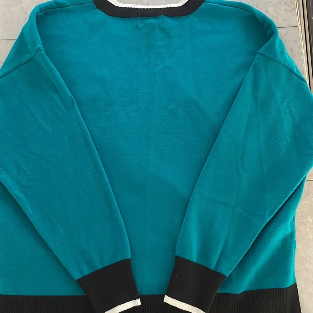 JUICY by Juicy Couture Women's Long Sleeve Heart Patch Teal Crew‎ Neck Sweater L